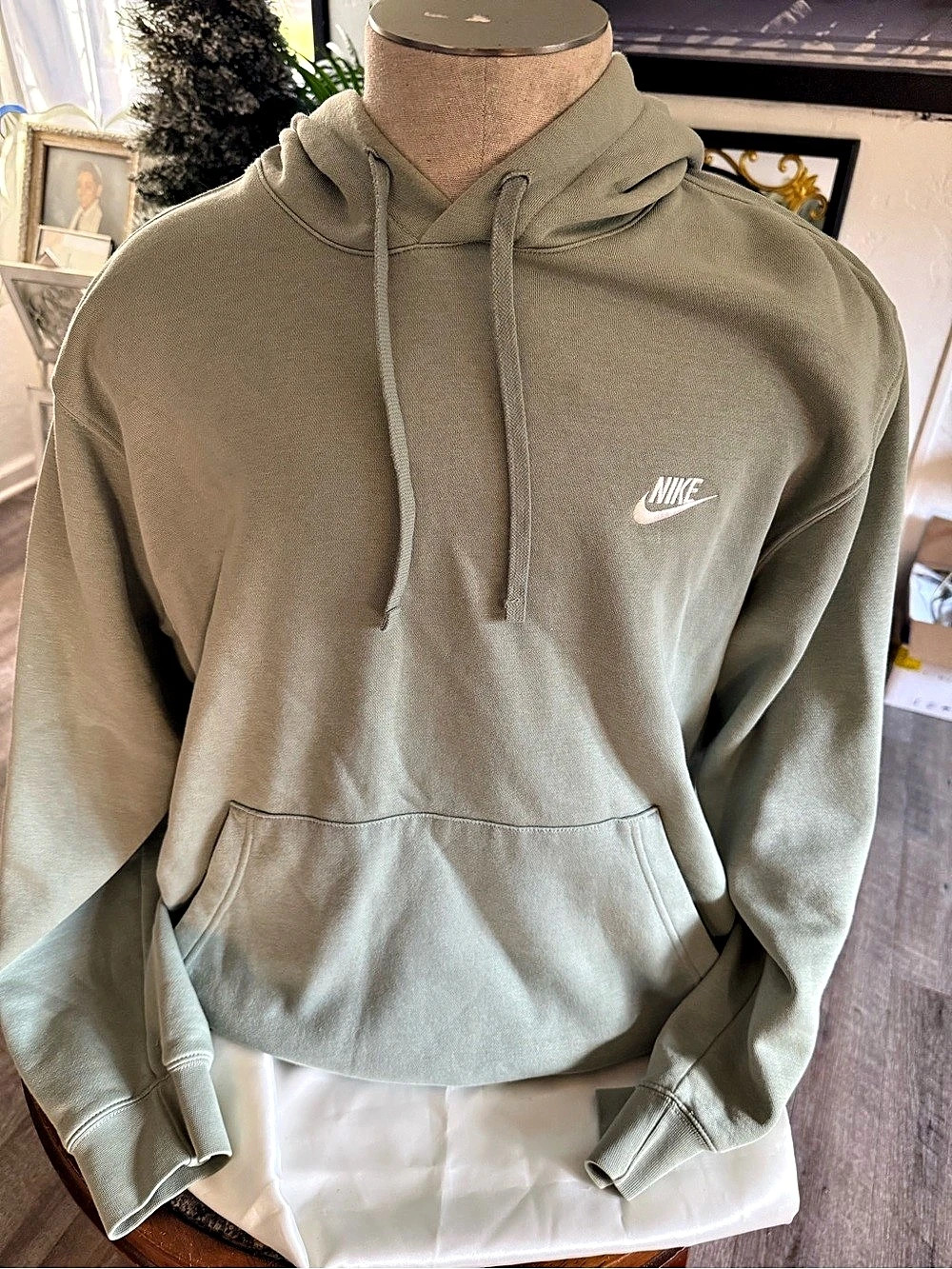 Nike Sportswear Club Fleece Pullover Hoodie Sage Green XL